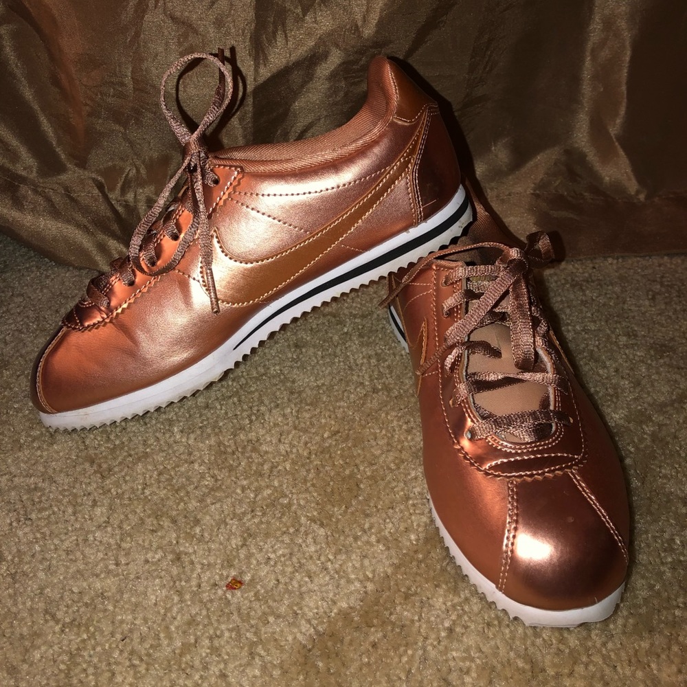 Nike Cortez SE GS Trainers in metallic rose gold
